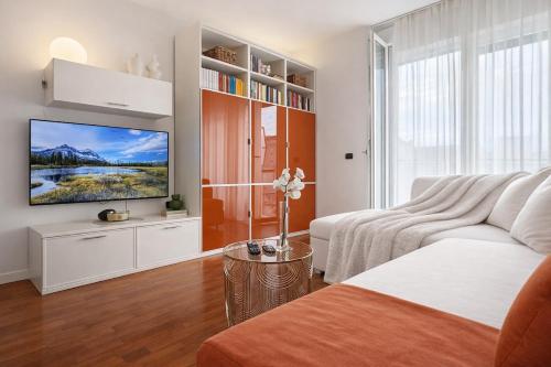 Stylish Milan Retreat at Pop Apartment Portaluppi