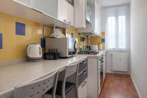 Stylish Milan Retreat at Pop Apartment Portaluppi
