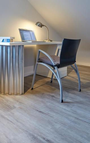 a desk with a chair and a laptop on it at Ferienwohnung Schwarz in Mayen