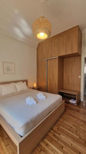 Spacious Art Apartment in Gazi 2 min Metro