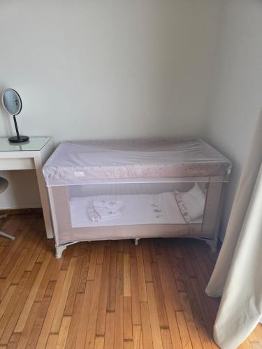 Spacious Art Apartment in Gazi 2 min Metro