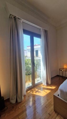 Spacious Art Apartment in Gazi 2 min Metro