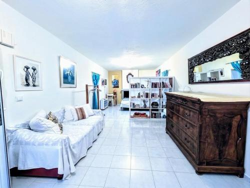 a living room with a couch and a mirror at Ύδρα ivY in Hydra