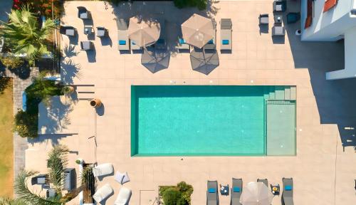 an overhead view of a swimming pool with chairs and umbrellas at Cretan Dream Villa in Georgioupolis