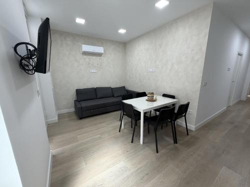 Piso Reformado con Patio en Ventas estancia larga
