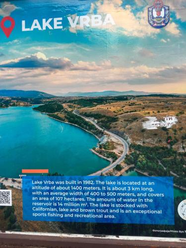 Ein Schild mit der Aufschrift „Lake Vida“ und einem Bild eines Flusses in der Unterkunft Vikendica Vrba in Gacko