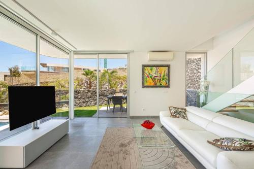 Exclusive private villa with endless ocean views