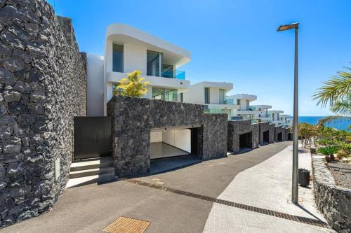 Exclusive private villa with endless ocean views