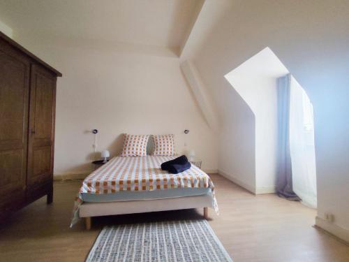 a bedroom with a bed in a attic at Max-El's Home in Geispolsheim