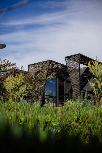 a house with a black facade with glass at Taka Matanzas in Matanzas