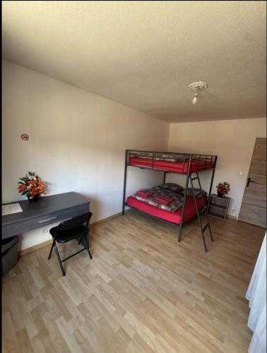 Chambre quadruple dans un appartement