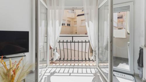 Estudio moderno con piscina a 380 m de la playa