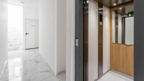 Estudio moderno con piscina a 380 m de la playa