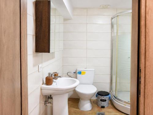 Fully Renovated Apartment -700m from Mill of Elves-Free Parking & Fast WiFi