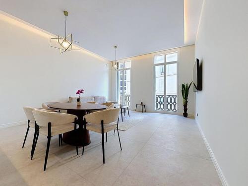 Elegant new apartment, central Cannes