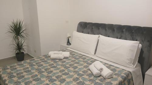 a bedroom with a bed with towels on it at Appartamento perla in Rome