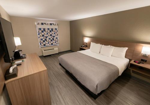 a hotel room with a bed and a television at Quality Inn Texarkana Arkansas in Texarkana
