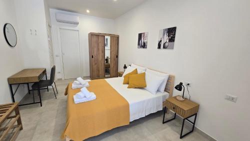 a bedroom with a bed and a desk and a bed sidx sidx sidx at Dimora Clorinda in Passo Corese
