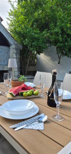 2Olives Entire Holiday House