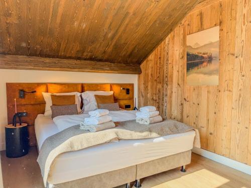 a bedroom with a bed with towels on it at Auszeit am Afritzer See in Afritz