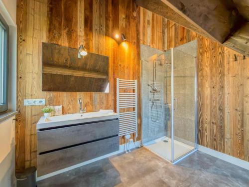 a bathroom with a sink and a shower at Bergblick am Afritzer See in Afritz