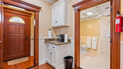 a bathroom with a sink and a toilet and a shower at Lewis Loft by AvantStay in Paso Robles