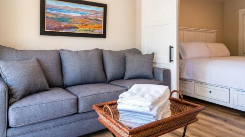 a living room with a couch and a bed at The Top Shelf by AvantStay in Paso Robles