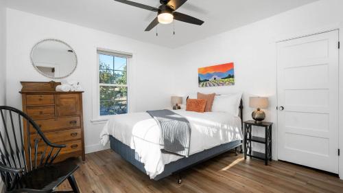 a bedroom with a bed and a ceiling fan at 8 Mile House by AvantStay in Santa Margarita