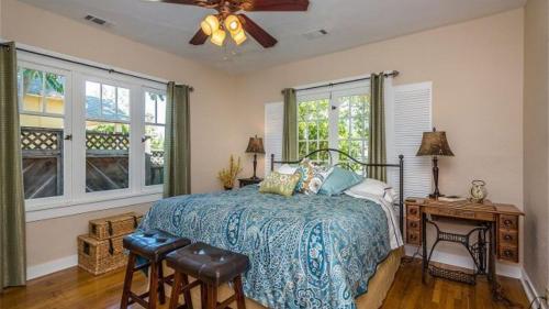 a bedroom with a bed and a ceiling fan at The Sycamore by AvantStay in Paso Robles