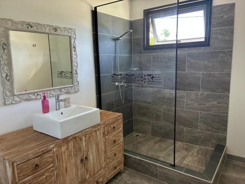 a bathroom with a sink and a shower at Faré Pépénai in Avatoru