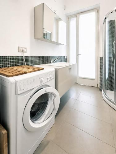 Elegant Balcony Apartment in Duomo AC WIFI and FREE WASHING MASHINE