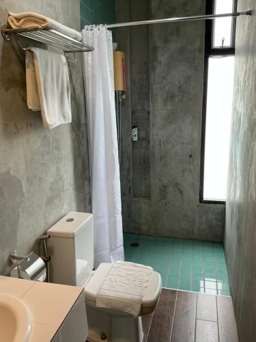 a bathroom with a toilet and a sink and a shower at Udee Bangkok Hostel in Bangkok