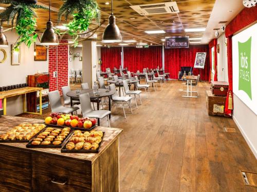 a restaurant with tables and chairs in a room at ibis Styles London Southwark - near Borough Market in London