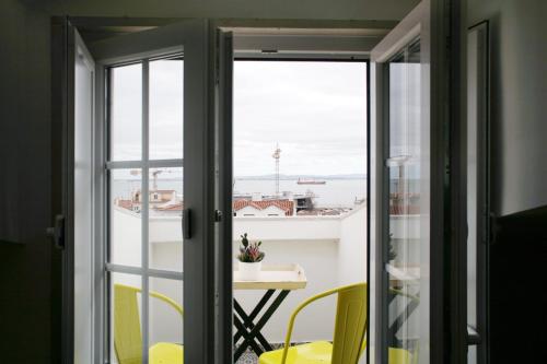 Alfama Apartment with River view