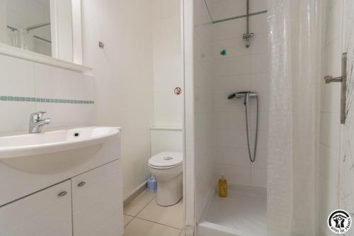 a bathroom with a shower and a sink and a toilet at Maison venitia t1 in Aussonne