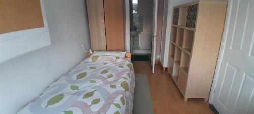 Postel nebo postele na pokoji v ubytování Thameside Corner