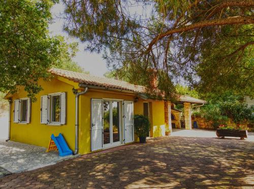 Sunny Holiday Home