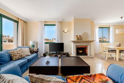 El Manantial Elviria - Spacious Sea View Apartment with Large Terrace