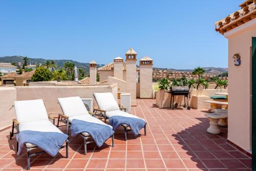 El Manantial Elviria - Spacious Sea View Apartment with Large Terrace