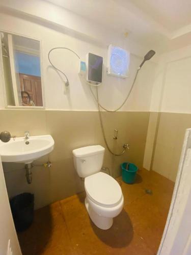 a bathroom with a toilet and a sink at Raje Residence El Nido in El Nido