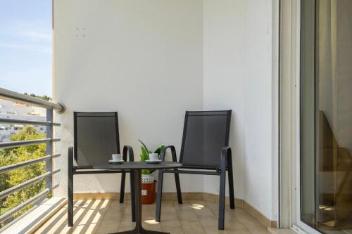 Spacious & Central Apartment with rare Parking