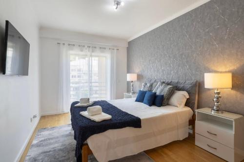 Spacious & Central Apartment with rare Parking