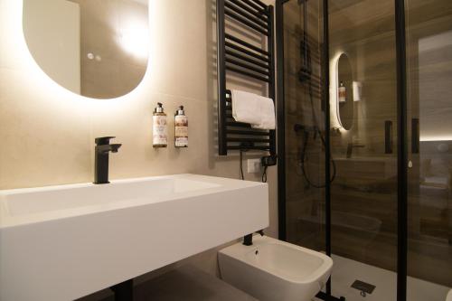 a bathroom with a sink and a shower and a toilet at Lilla Eco House - Vaticano in Rome