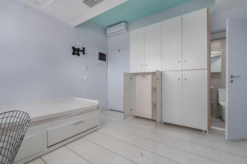 Alpha Studio Athens Ideal for Long Stays Near Dafni Metro with fiber optic WiFi