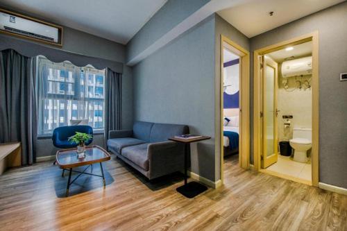 a living room with a couch and a table at Yunting Resort in Huadu