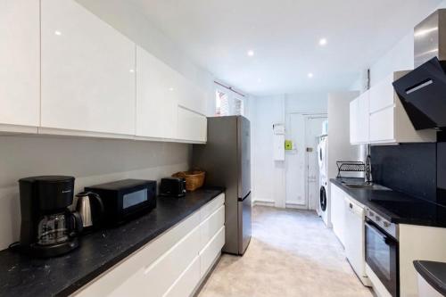 Prestigious 4BR - Sleeps 9 - Eiffel Tower