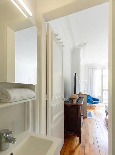 Prestigious 4BR - Sleeps 9 - Eiffel Tower