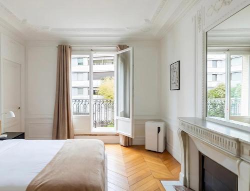 Prestigious 4BR - Sleeps 9 - Eiffel Tower