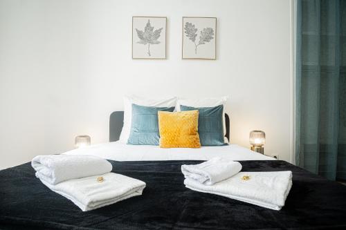 Elegant Apartment - Steps from Cathedral
