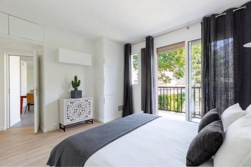 Trocadero - Elegant 2BR - Terrace